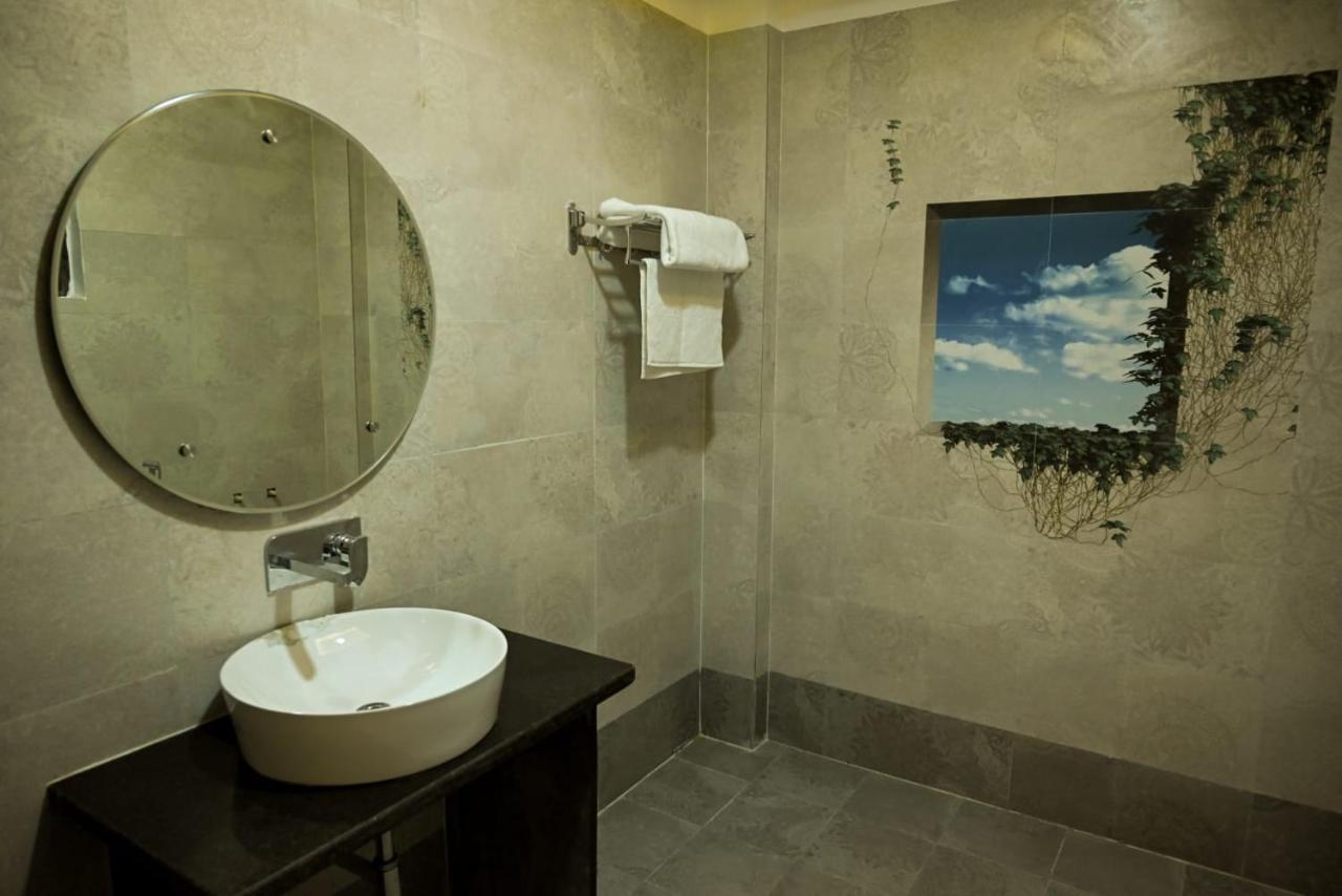 Hotel Golden Bliss Bhopal Buitenkant foto