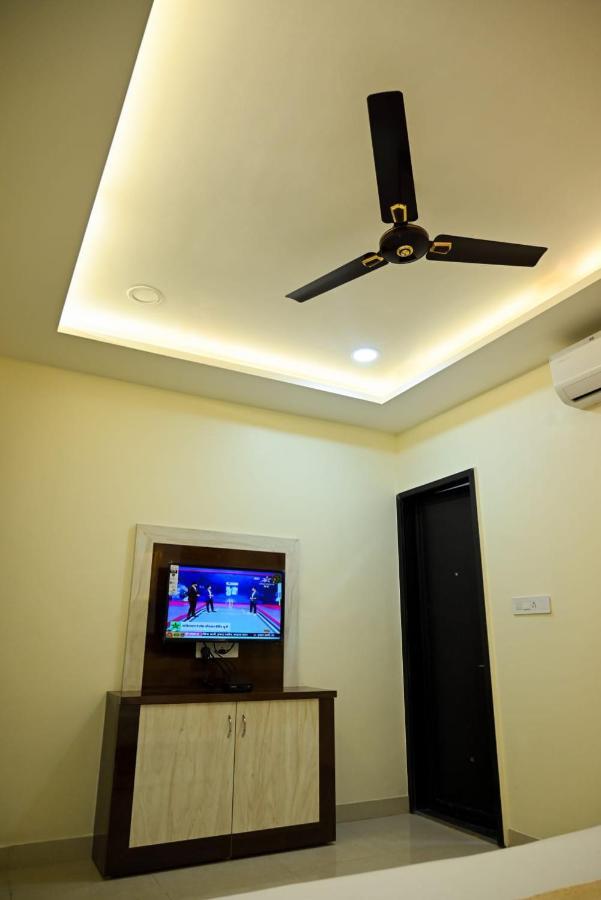 Hotel Golden Bliss Bhopal Buitenkant foto