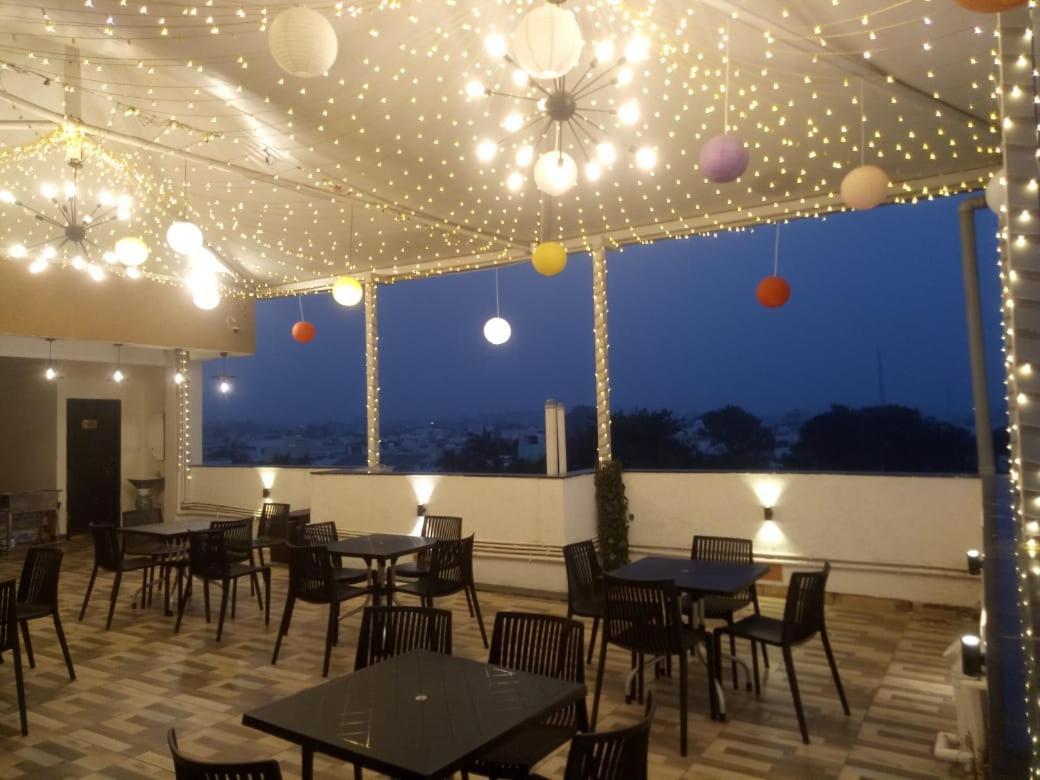 Hotel Golden Bliss Bhopal Buitenkant foto