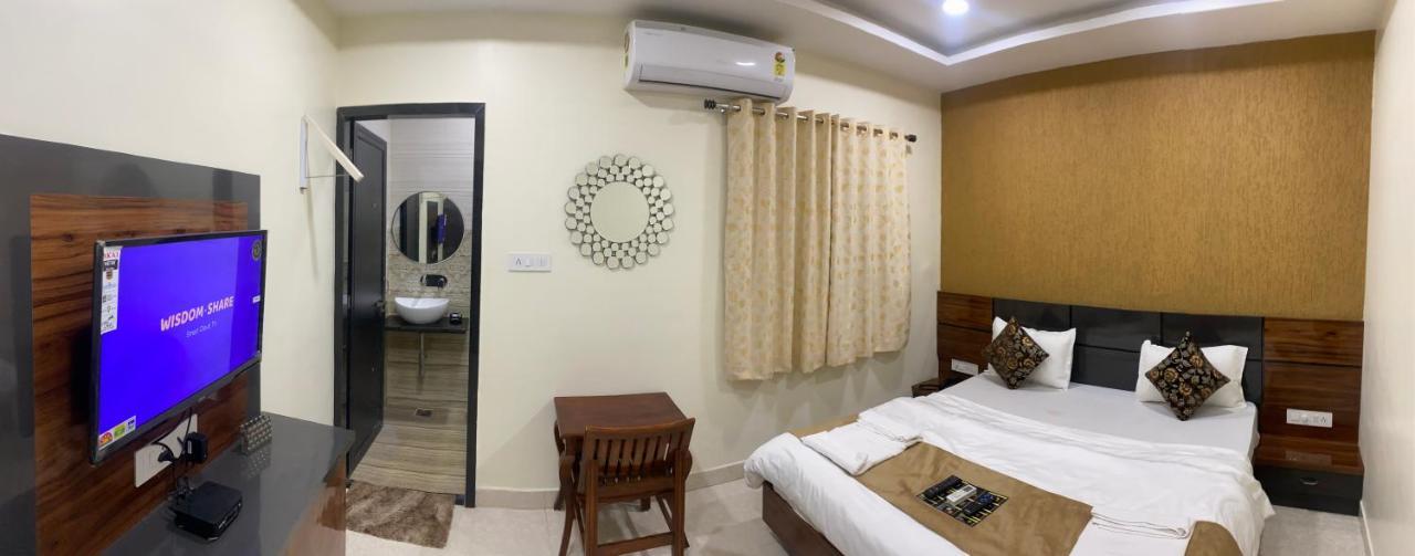 Hotel Golden Bliss Bhopal Buitenkant foto